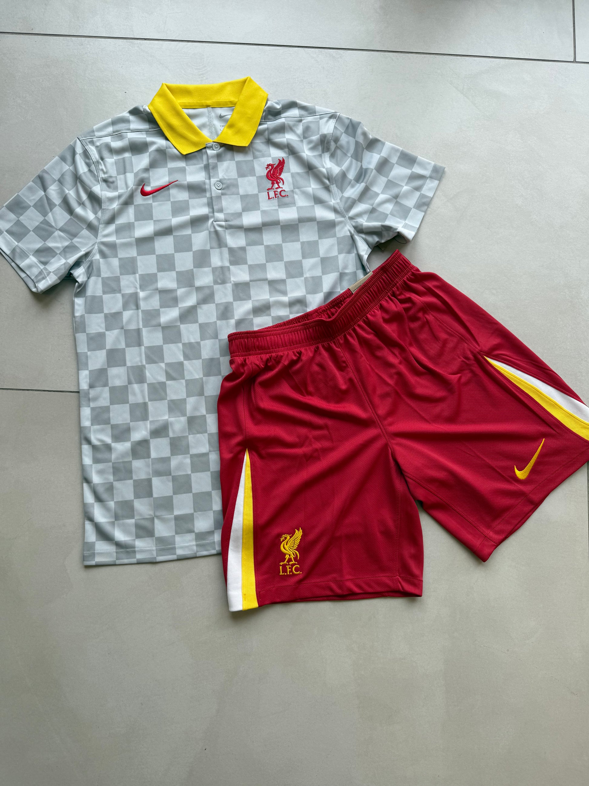 COMPLETO LIVERPOOL