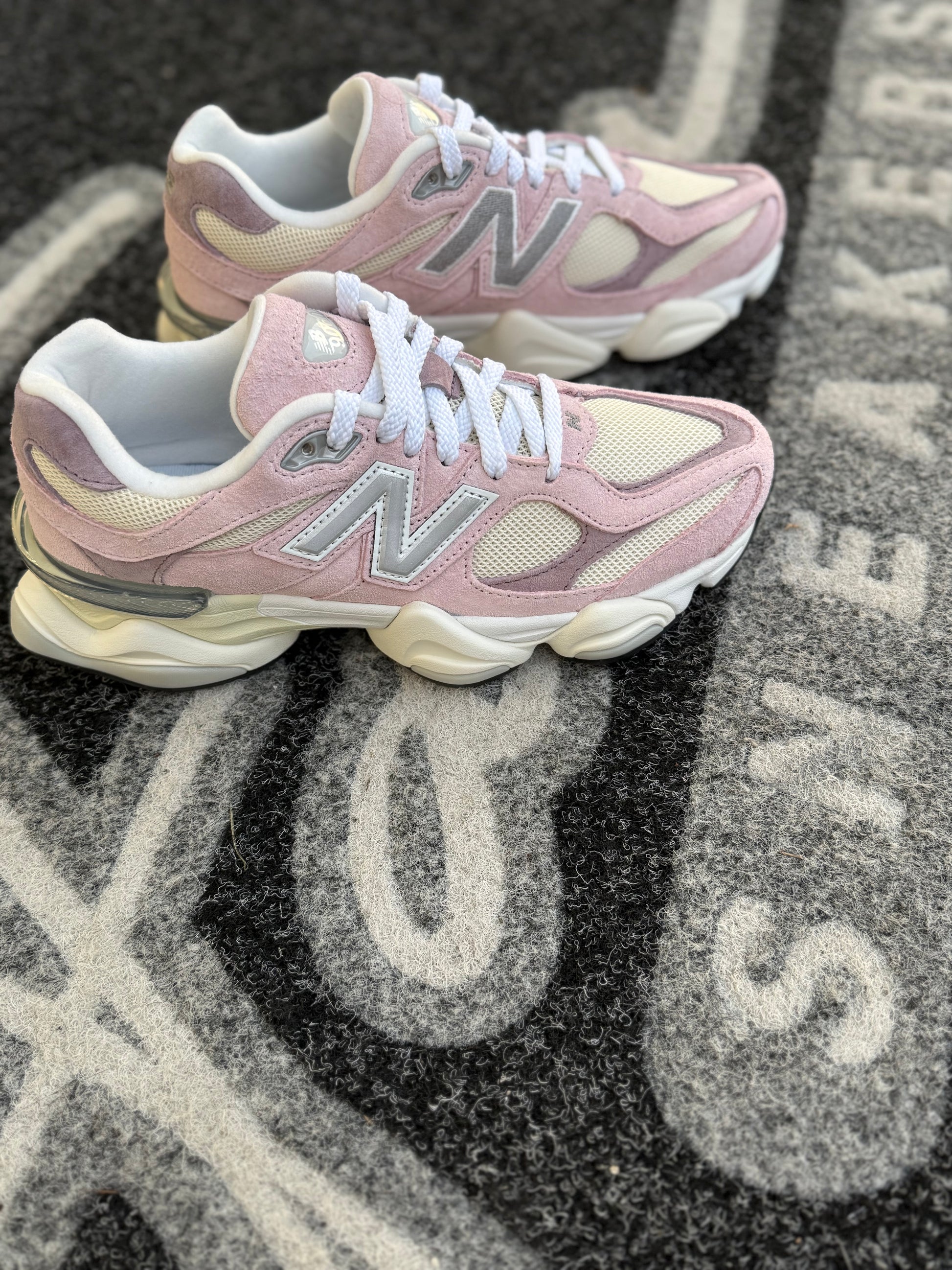 NEW BALANCE 9060 PINK
