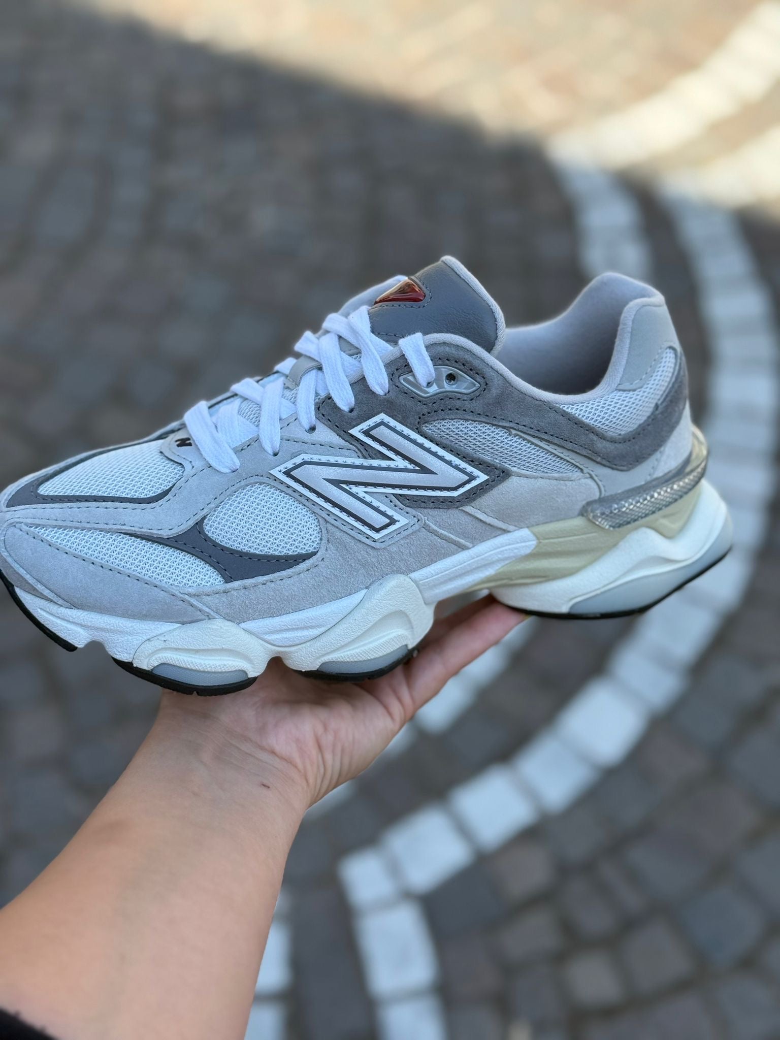 NEW BALANCE 9060 GREY