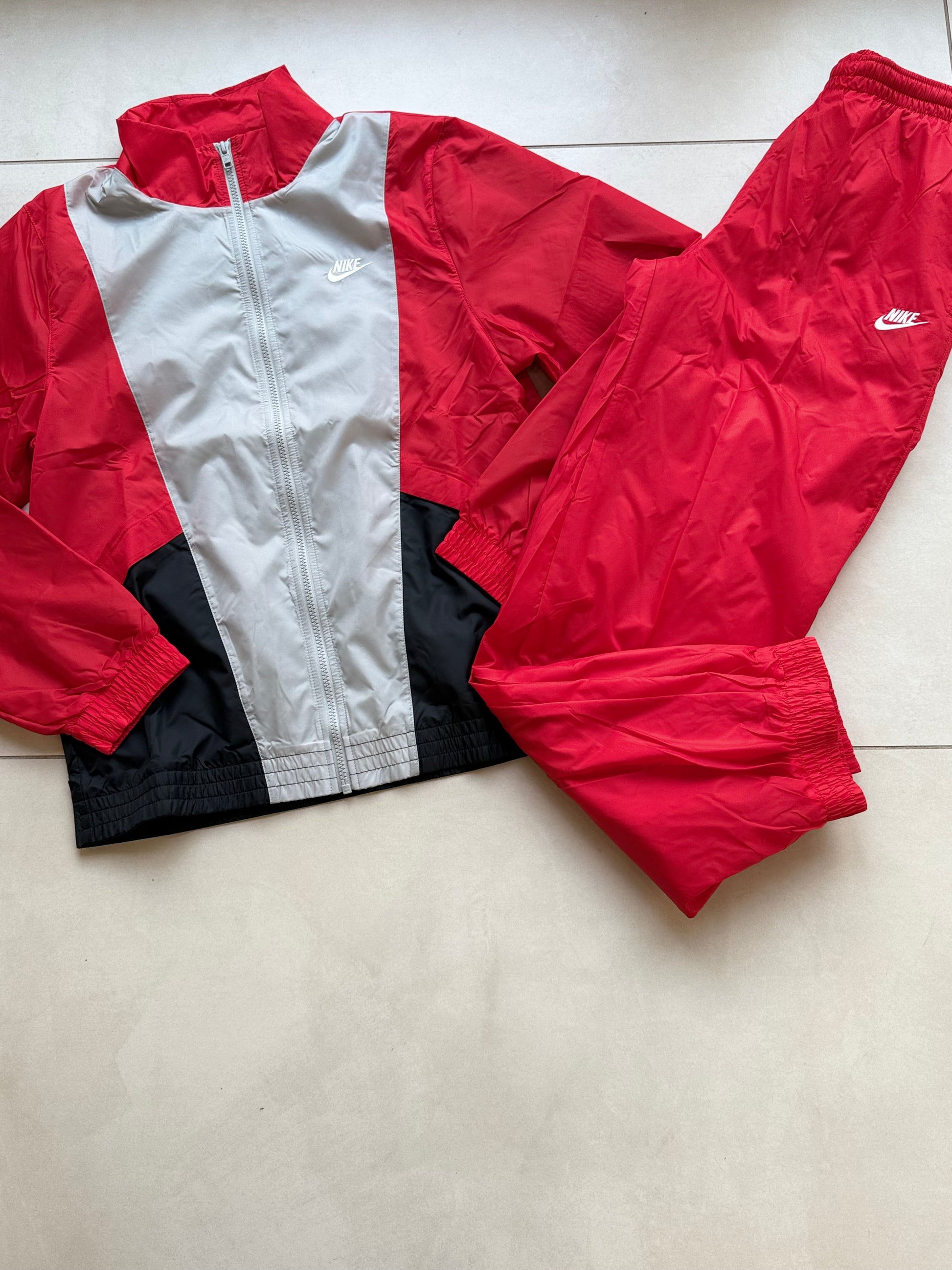 TUTA NIKE